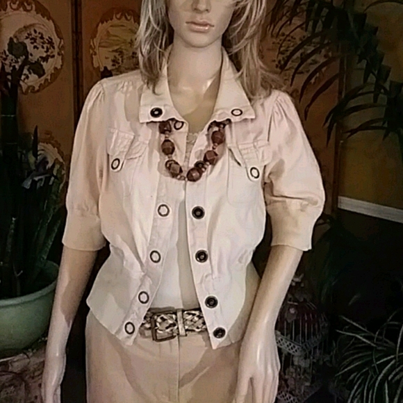 S O Tops - 🌹Beige linen crop top🌹